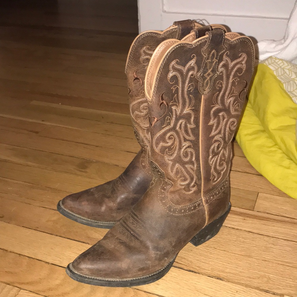 Justin’s size 9 dark leather boots